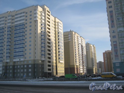 Пр. Героев, дом 26 (ориентировочный адрес). Общий вид строящегося жилого комплекса. Фото 28 января 2013 г.