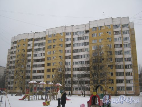 Пр. Луначарского, дом 108, корпус 2. Фасад здания. Вид со стороны дома 2 по ул. Черкасова. Фото 30 января 2013 г.