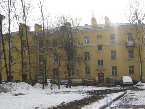 Пр. Энгельса, дом 6. Фрагмент здания со стороны двора. Фото 26 февраля 2013 г.