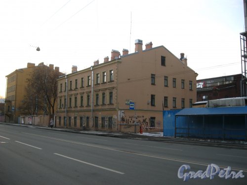 Малый пр., В.О., дом 51. Общий вид здания. Фото 2 марта 2013 г.