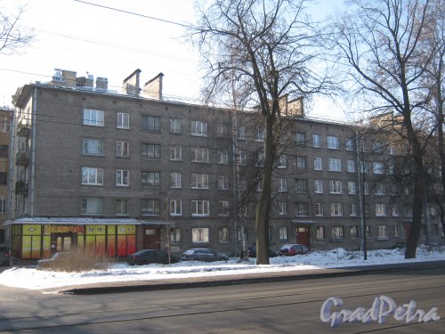 1-Муринский пр., дом 11. Общий вид фасада. Фото 10 марта 2013 г.