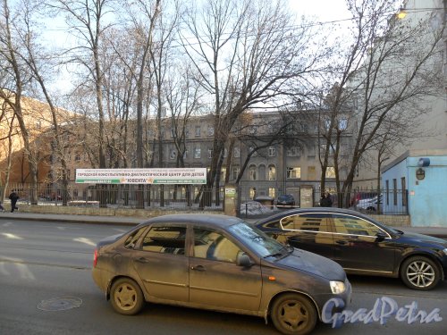 Старо-Петергофский проспект, дом 12.Общий вид здания. Фото 19 марта 2013 г.