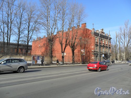 Старо-Петергофский проспект, дом 27. Вид со стороны Нарвского проспекта. Фото 19 марта 2013 г.