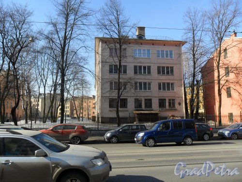 Старо-Петергофский проспект, дом 33А. Фото 19 марта 2013 г.
