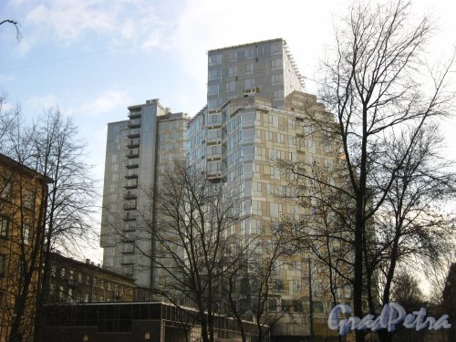 Пр. Юрия Гагарина, дом 7. Вид на жилой комплекс «Космос» со стороны Благодатной улицы. Фото 23 марта 2013 г.