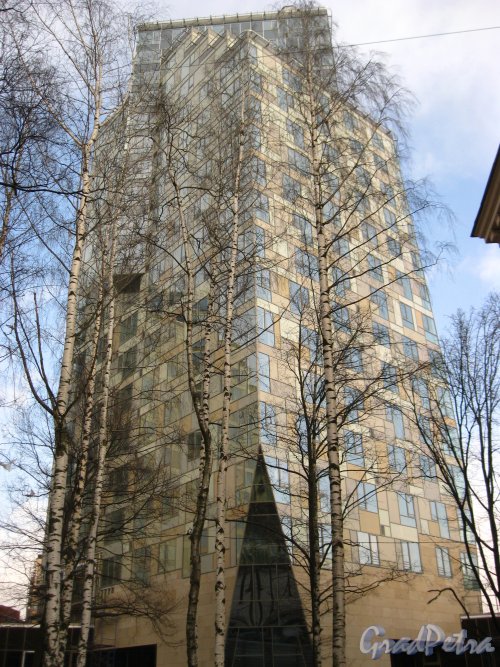 Пр. Юрия Гагарина, дом 7. Вид на западный корпус жилого комплекса «Космос». Фото 23 марта 2013 г.