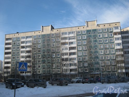 Суздальский пр, дом 5, корпус 1. Общий вид с Суздальского пр. на фрагмент здания. Фото 16 марта 2013 г.