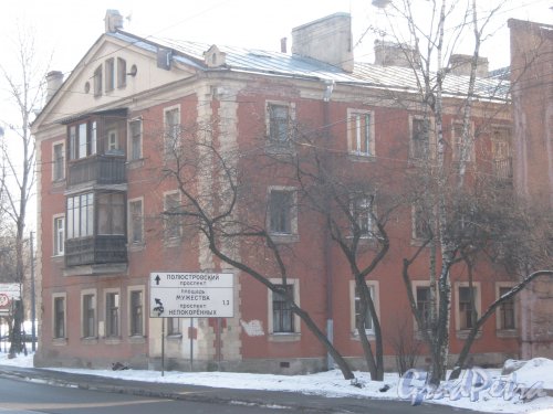 1-Муринский пр., дом 25. Общий вид со стороны 1-Муринского пр. Фото 10 марта 2013 г.
