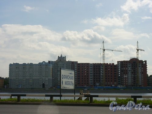 Малоохтинский пр., д. 16. Строительство второй очереди. Фото май 2004 г.