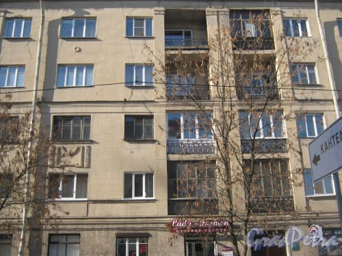 Лесной пр, дом 61, корпус 3. Фрагмент фасада со стороны Парголовской ул. в районе дома 7. Фото 10 марта 2013 г.