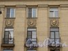 Суворовский пр., дом 56. Медальоны в левой части корпуса по Суворовскому проспекту. Фото 22 мая 2013 г.