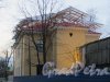 Пр. Энгельса, дом 1. Реконструкция здания Орлово-Новосильцевская богадельни под гостицу. Фото 7 ноября 2013 года.