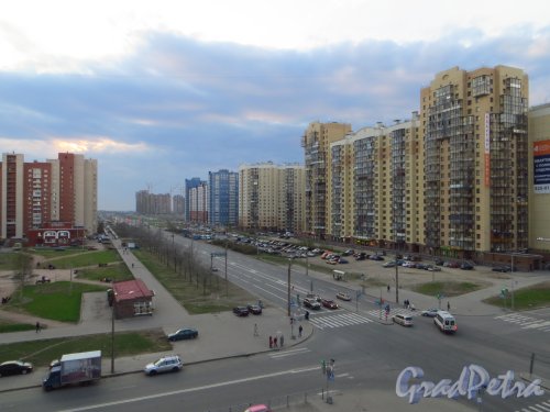 Перспектива Ленинского проспекта от проспекта Кузнецова в сторону проспекта Героев. Фото 9 мая 2013 года.