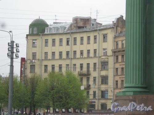 Нарвский пр., дом 24. Общий вид со стороны дома 9 по пл. Стачек. Фото 17 мая 2013 г.