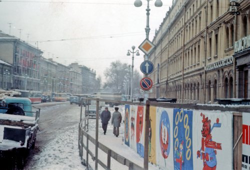 Лиговский пр., дом 10. Фрагмент фасада гостиницы и ремонтные работы. Фото 1976 г.