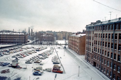 Финляндский пр., дом 4. Автостоянка на месте нынешнего здания бизнес-центра «Петровский форт». Фото 1976 г.