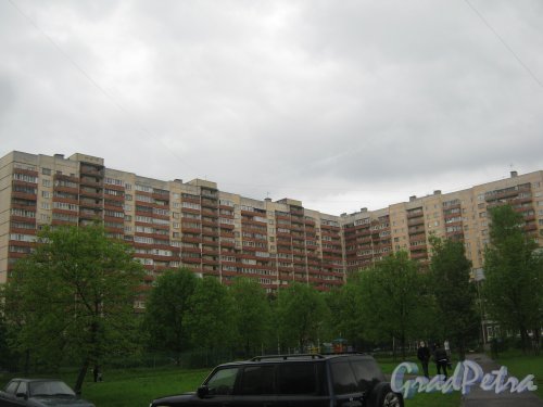 Ленинский пр., дом 92, корп. 3. Общий вид со стороны дома 96, корпус 1. Фото 26 мая 2013 г.