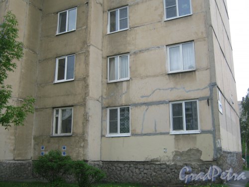 Ленинский пр., дом 92, корп. 3. Фрагмент здания со стороны дома 3 по ул. Котина. Фото 26 мая 2013 г.