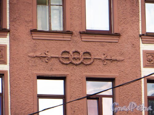 Московский пр., дом 166. Фрагмент фасада здания. Фото 28 мая 2013 г.