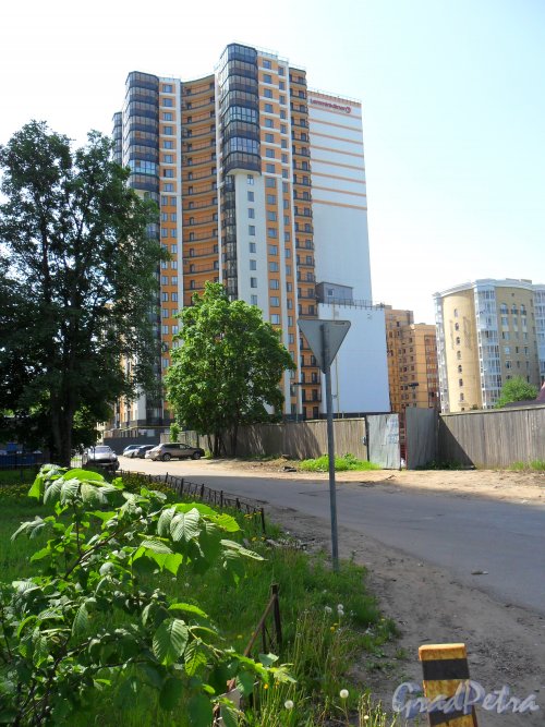 Ярославский проспект, дом 78. Жилой комплекс «Илмаринен». Фото 1 июня 2013 года.