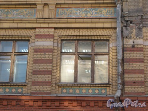 Измайловский пр., дом 29. Фрагмент фасада. Фото 30 мая 2013 г.
