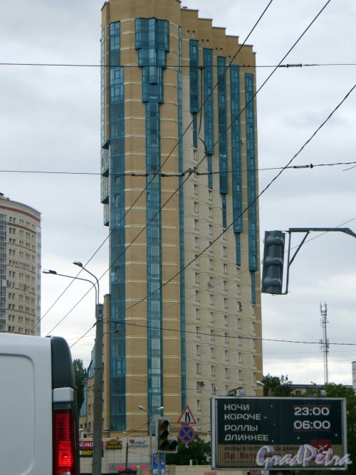 Проспект Ветеранов, дом 36, корпус 2. Общий вид жилого дома. Фото 17 июня 2013 г.