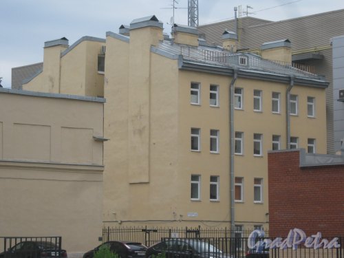 Лиговский пр., дом 92д. Общий вид со стороны двора домов 26-32 по ул. Черняховского. Фото 14 июня 2013 г.