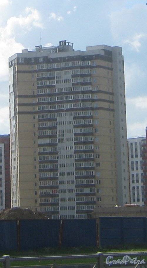 Ленинский пр., дом 74, корпус 2. Вид с ул. Маршала Казакова. Фото 30 мая 2013 г.