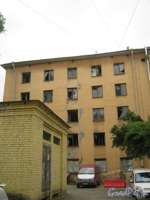 Лиговский пр., дом 110, литера Г. Вид со стороны двора дома 16 по ул. Черняховского. Фото 14 июня 2013 г.