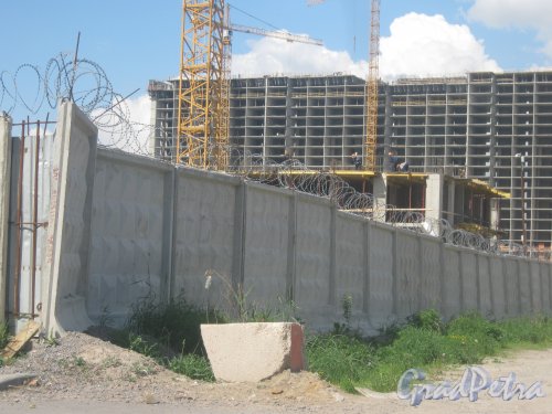 Ленинский пр. Строительство здания в районе дома 55. Общий вид с Ленинского пр. Фото 30 мая 2013 г.