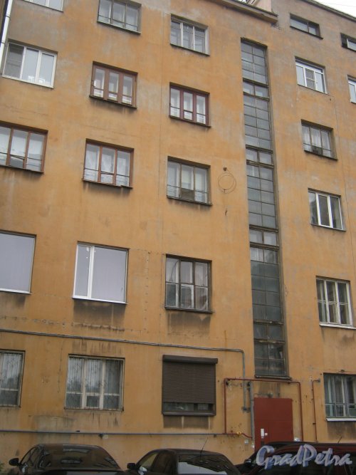 Большой Сампсониевский пр., дом 14. Общий вид здания со стороны двора. Фото 24 июля 2013 г.
