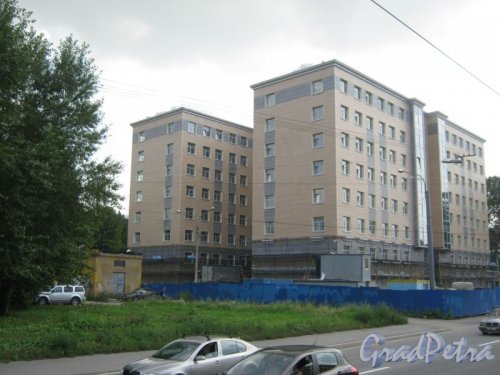 Пр. Стачек, дом 59, литера В. Общий вид с Кронштадтской ул. на строящееся здание. Фото 5 августа 2013 г.
