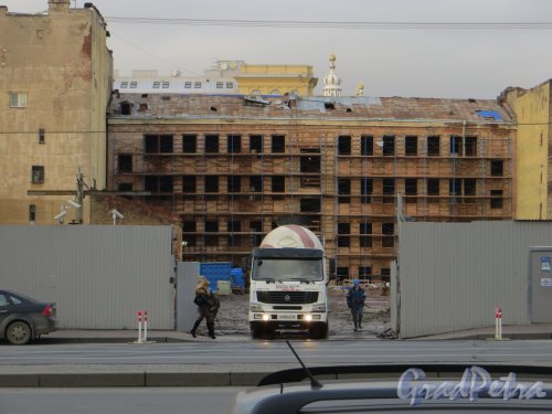 Смольный пр., дом 11. Фасад со стороны Тульской улицы во время строительства жилого комплекса «Смольный проспект». Фото 7 ноября 2013 года.