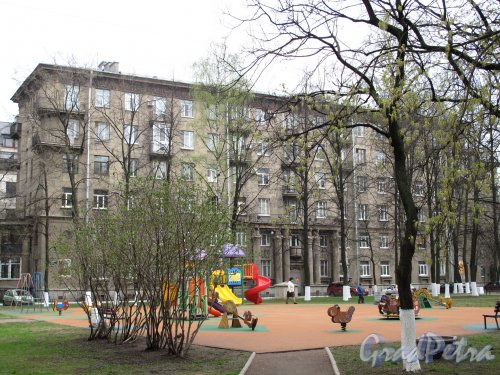 Московский пр., д. 172. Один из корпусов жилого дома. Общий вид. Фото май 2013 года.