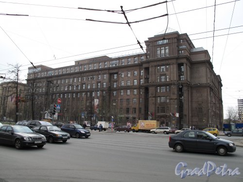 Московский пр., 143 Здание «Ленгипротранса». Фото май 2013 года.