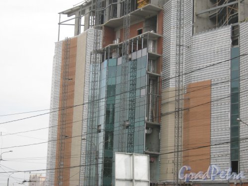Заневский пр., дом 71а. Строительство здания. Фото 19 августа 2013 г.