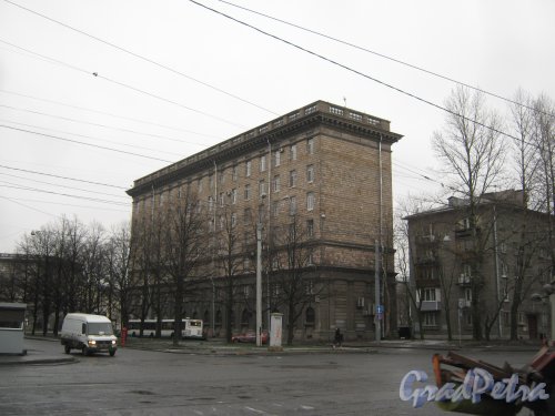 Пр. Стачек, дом 57. Общий вид с автобусного кольца (Кронштадтская ул.). Фото 4 января 2014 г.