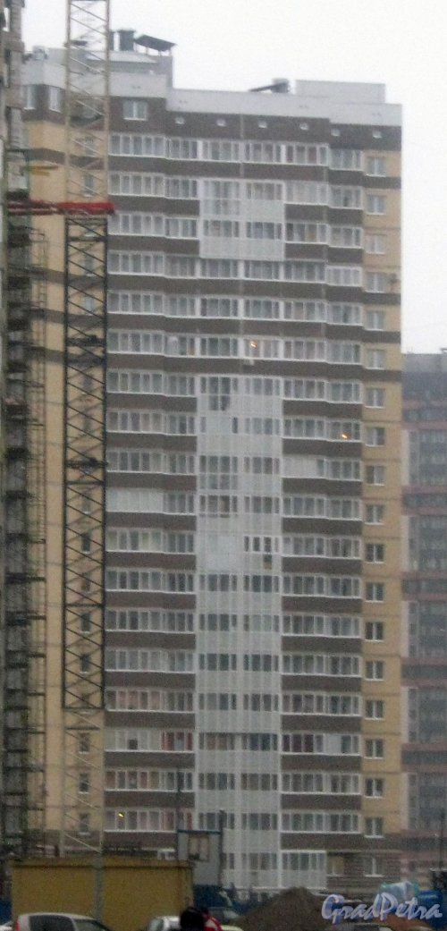Ленинский пр., дом 72, корпус 3, литера А. Вид с пр. Кузнецова на фрагмент здания. Фото 29 декабря 2013 г.
