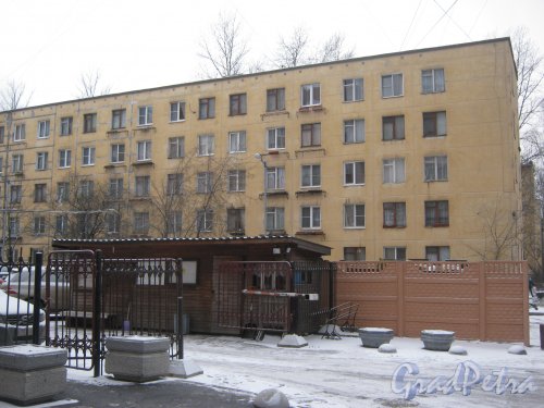 Ленинский пр., дом 127, корпус 4. Общий вид здания со стороны дома 127. Фото 12 января 2014 г.