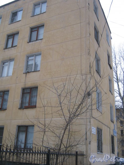 Ленинский пр., дом 127, корпус 4. Фрагмент здания со стороны дома 127, корпус 1. Фото 12 января 2014 г.