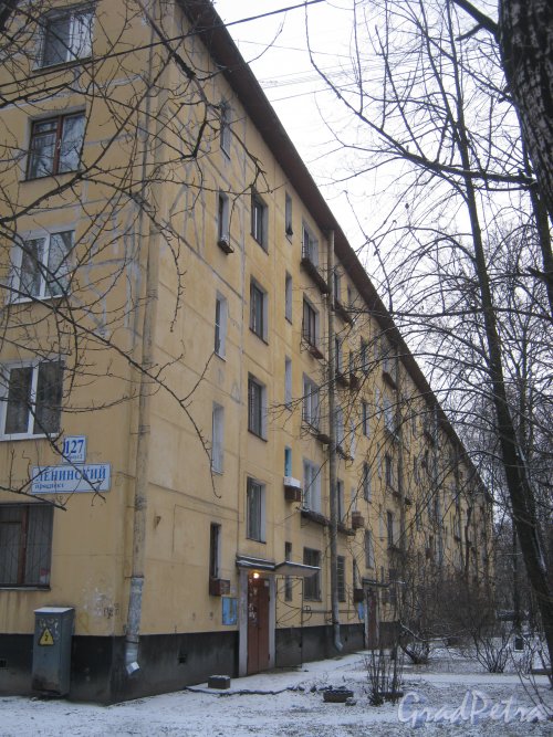 Ленинский пр., дом 127, корпус 2. Фрагмент здания со стороны дома 127, корпус 1. Фото 12 января 2014 г.
