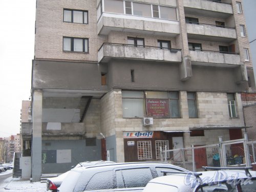 Ленинский пр., дом 121, литера А. Фрагмент здания со стороны двора. Фото 12 января 2014 г.