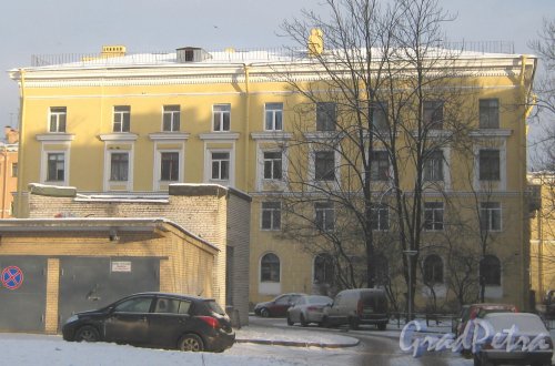 Микрорайон «Форели», пр. Стачек, дом 148. Вид со стороны пруда на фрагмент здания. Фото январь 2014 г.