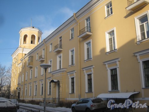 Микрорайон «Форели», пр. Стачек, дом 148. Вид со стороны дома 170 на фрагмент здания. Фото январь 2014 г.