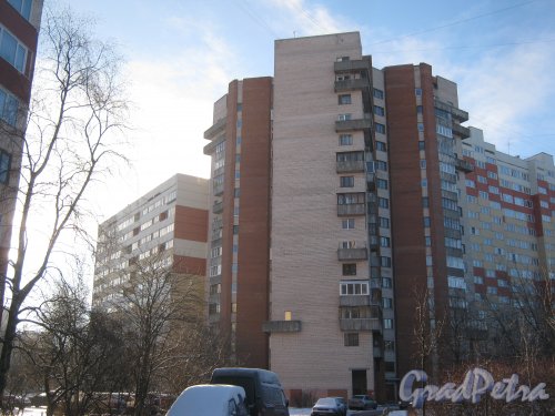 Пр. Маршала Жукова, дом 30, корпус 2. Фрагмент здания. Вид со стороны дома 105, корпус 2 по пр. Стачек. Фото январь 2014 г.