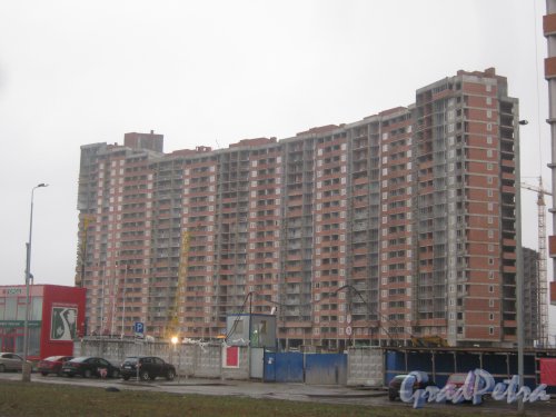 Ленинский пр., дом 55б. Вид с пр. Героев на часть здания. Фото 29 декабря 2013 г.