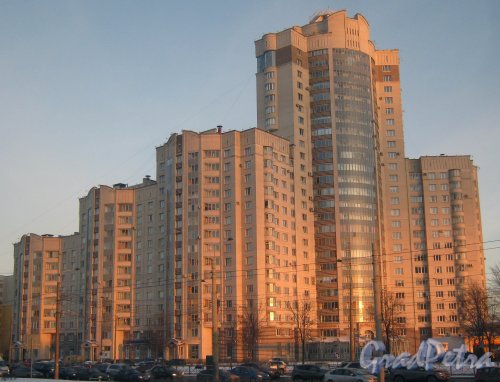 Пр. Маршала Жукова, дом 36, корпус 1. Общий вид здания на закате со стороны дома 41. Фото январь 2014 г.