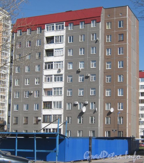 Пулковское шоссе, дом 30 корпус 3. Общий вид здания. Фото апрель 2012 г. 