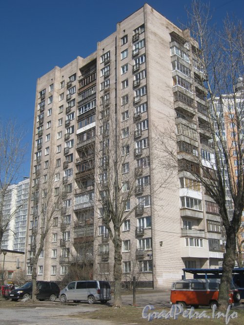 Пулковское шоссе, дом 26. Общий вид здания. Фото апрель 2012 г.