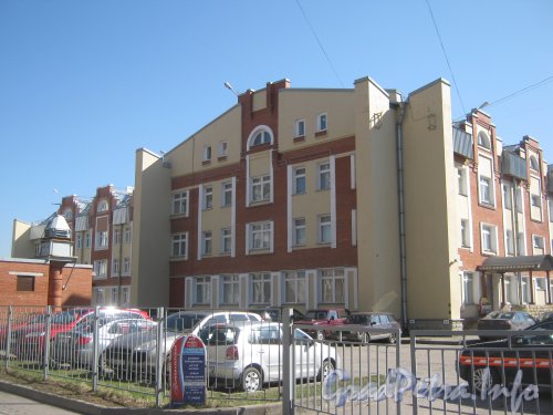 Пулковское шоссе, дом 30 корпус 4. Общий вид со стороны дома 30 корпус 3. Фото апрель 2012 г.